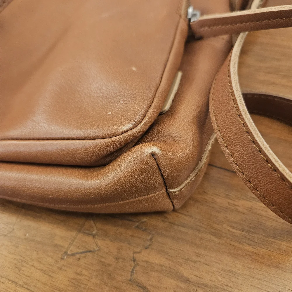 Ecco Brown Leather Crossbody‎ Purse Fabric Lined Outer And Inner Pockets